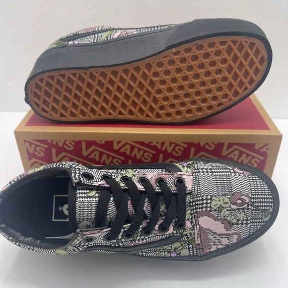 Vans WMNS Old Skool Stackform Platform Sneakers
Tapestry Floral Blck
VN0009PZBM8 - Picture 3 of 16